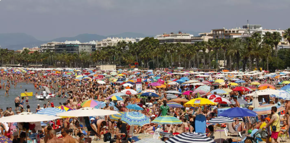 صناعة السياحة في إسبانيا تشهد ازدهارًا مع تسجيل 100 مليون زائر